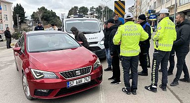 Sinop'ta zincirleme trafik kazası maddi hasarla atlatıldı