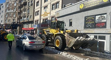 Şırnak Belediyesi kar temizleme çalışmalarına başladı