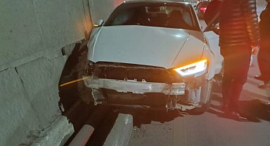 Şırnak'ta otomobil bariyerlere çarptı: 3 yaralı