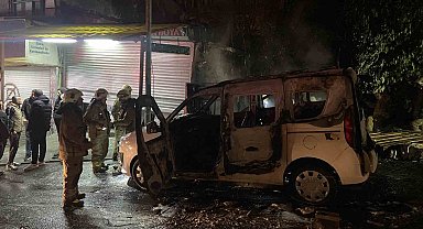 Şişli'de bekçi ısınmak için ateş yaktı, hafif ticari araç ve bekçi kulübesi küle döndü