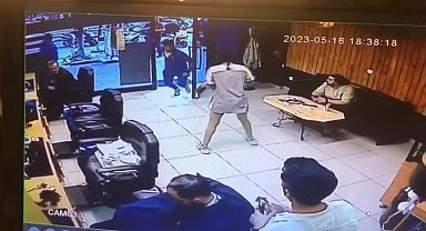 Şişli'de sevgilisiyle buluşan gence akraba dayağı kamerada: Berberde saldırıya uğradı