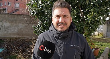 Soğuk havaya aldırış etmeden donmuş göle girdi