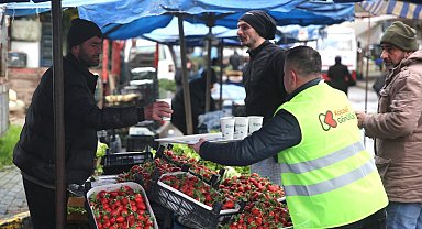 Soğuk kış gününde esnafa çorba ikramı
