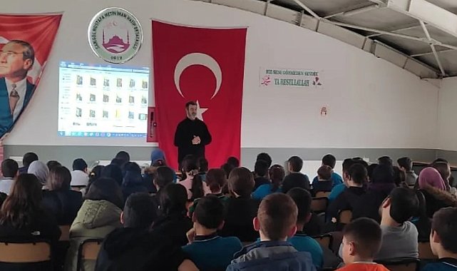 Sokak hayvanlarına dikkat çekmek için ücretsiz seminerler veriyor