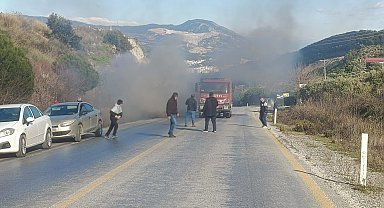 Söke'de seyir halindeki otomobil yandı