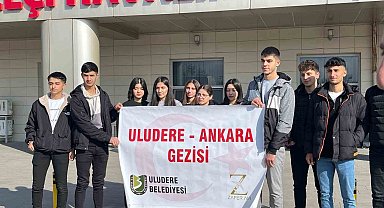Sosyal medyadan geziye gitmek istediklerini bildiren öğrenciler, Ankara'ya gönderildi