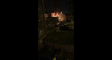 Sultanbeyli'de Kur'an kursunun çatısı alev alev yandı