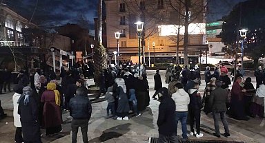 Sultanbeyli'de saplantılı aşığı tarafından öldürülen genç kız toprağa verildi
