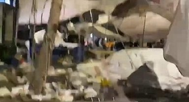 Sultangazi'de şiddetli lodos pazarcılara zor anlar yaşattı