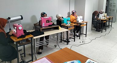 Sungurlu'da kursiyerler Gazzeliler için giysi dikti