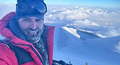Süphan Dağı'na tırmanan dağcıların yüzü buz tuttu