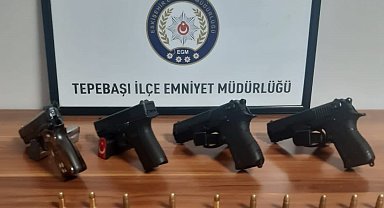 Şüpheli şahsın evinde çok sayıda tabanca ve fişek ele geçirildi