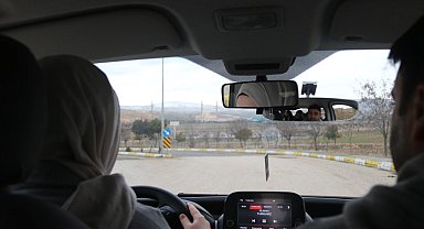Sürücü kursu eğitmeninden güneş görmeyen noktalarda gizli buzlanma uyarısı