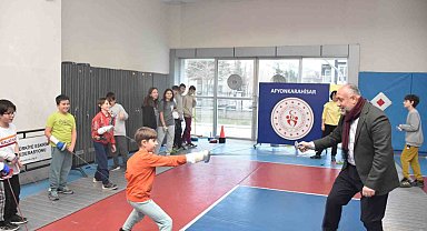 Taekwondo ve eskrim sporcuları yarıyıl tatilini verimli geçiriyor