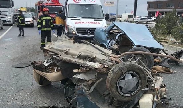 Takla atan otomobil ikiye bölündü