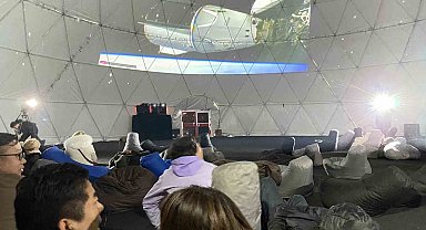 Taksim Meydanı'nda Uzay İstasyonu'nda Alper Gezeravcı canlı takip edildi