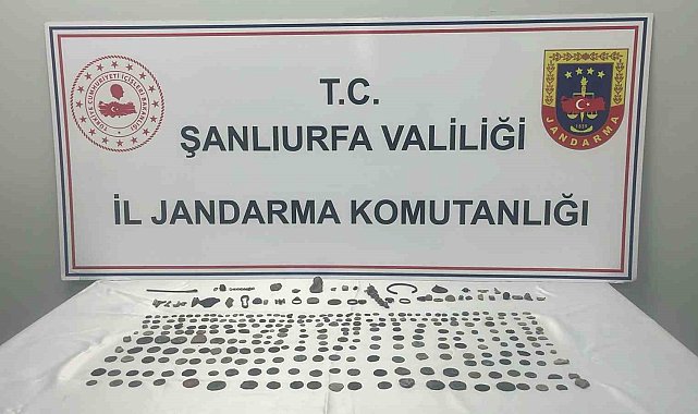 Tarihi eserleri satmaya çalışırken yakalandı