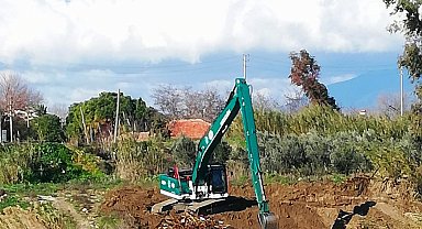 Tarihi taş köprüde DSİ tarafından yapılan temizlik çalışması memnun etmedi