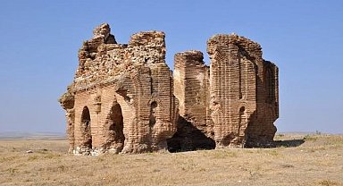 Tarihi Üçayak Kilisesi'ni yapay zeka resmetti