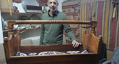 Tarihin yok olmaması için manevi değeri yüksek ev aletlerini koruyor