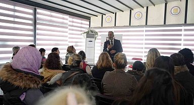 Tarsus'ta kadınlar sağlıklı yaşam konusunda bilgilendiriliyor