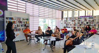 Tarsuslu kadınlara bağlama eğitimi