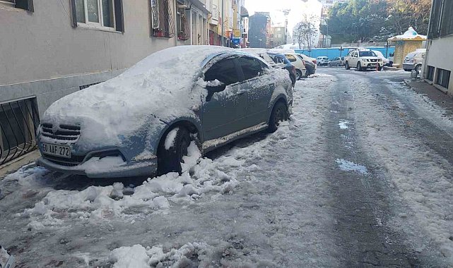 Tekirdağ'da sokaklar buz pistine dönüştü