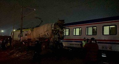 Tekirdağ'da yolcu treni beton mikseri ile çarpıştı