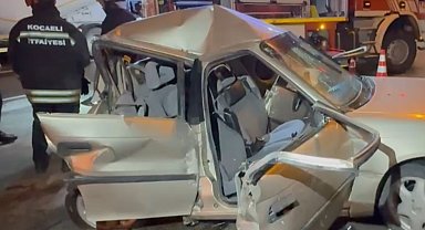 TEM'de tırla çarpışan otomobil kağıt gibi ezildi: 2 ağır yaralı