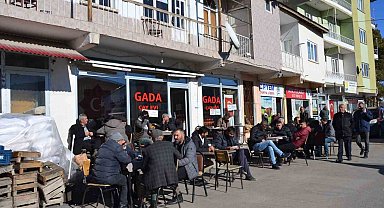 Tercan'da zemheri ayında vatandaşlar güneşli havanın tadını çıkarıyor