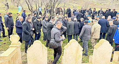 Teröristlerin 37 yıl önce katlettiği vatandaşlar mezarları başında dualarla yad edildi