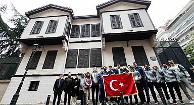 Tofaş Basketbol Takımı, Atatürk'ün evini ziyaret etti