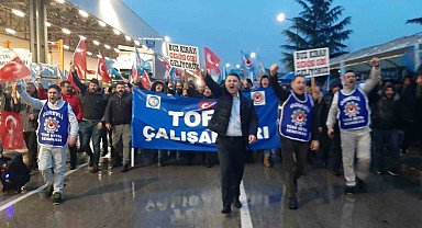 Tofaş işçisi yağmur çamur demeden nöbete devam ediyor