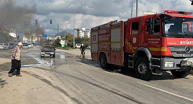 Tofaş otomobil yolun ortasında alevlere teslim oldu