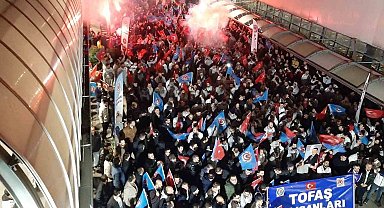 Tofaş'ta zam sevinci sabaha kadar sürdü