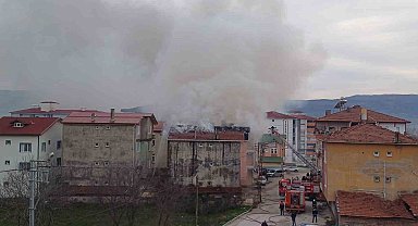 Tokat'ta 3 katlı binanın çatısında korkutan yangın