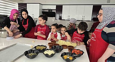 Tokatlı anneler, bu sefer çocuklarının el becerileri için mutfağa girdi