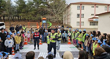Trafik jandarma ekiplerinin eğitimine öğrencilerden yoğun ilgi