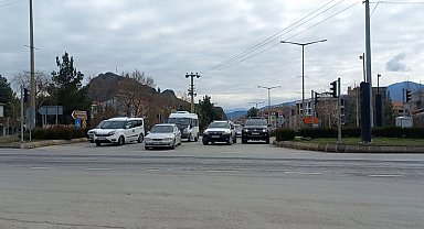 Trafik lambası kırmızıda takılı kalınca sürücüler zor anlar yaşadı