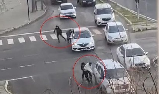 Trafikteki tehlikeli yolculuk yürekleri ağza getirdi: O anlar kamerada