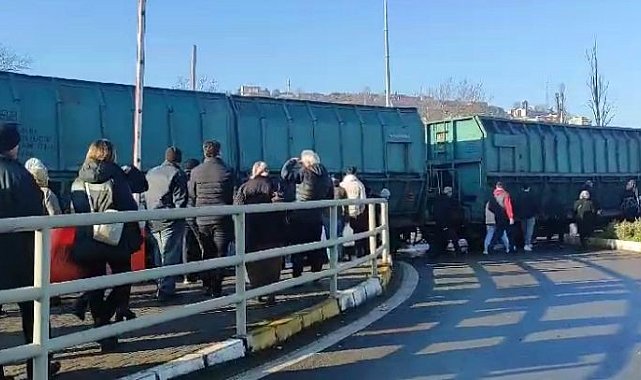 Trenin ayrılan vagonları paniğe neden oldu