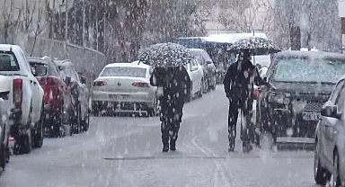 Tunceli'de kar yağışı etkili olmaya başladı