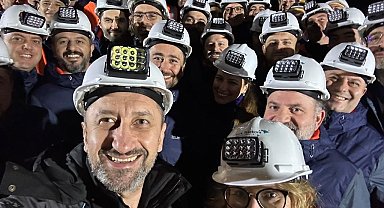 Türk Telekom CEO'su Ümit Önal: "Memleketin bir şehrini değil, her şehrini fiber ağlarla örüyoruz"