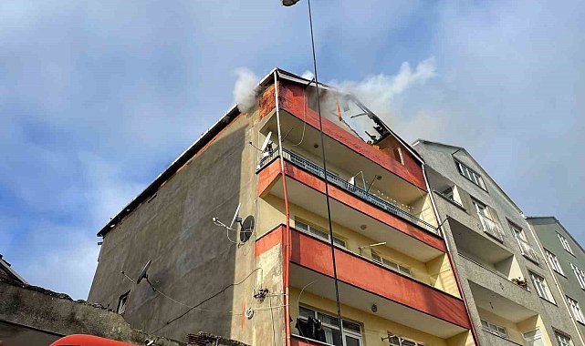 Türkeli'de ev yangını: 3 kişi dumandan etkilendi