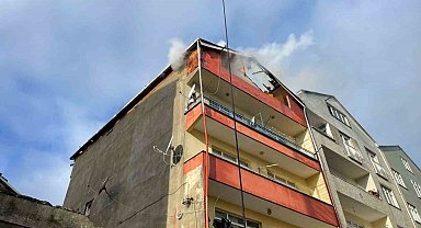 Türkeli'de ev yangını: 3 kişi dumandan etkilendi