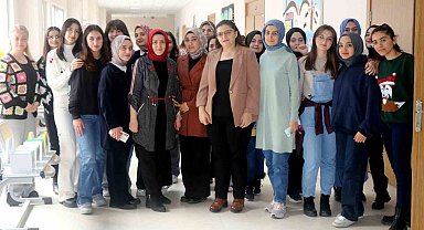 Türkiye'de çok fazla eşi bulunmayan bu sınıfta minik öğrencilere masal anlatılıyor