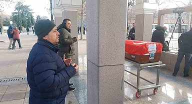 Türkiye'de tedavi gördükleri hastanede hayatını kaybeden 2 Filistinli son yolculuğuna uğurlandı
