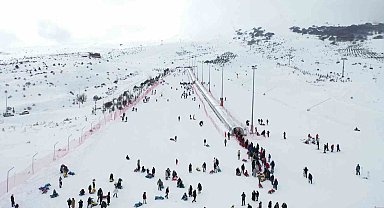 Türkiye'nin en ekonomik kayak merkezi, vatandaşların akınına uğradı
