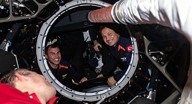 Türkiye'nin ilk astronotu Gezeravcı kenetlenme sonrası çekilen fotoğraf paylaştı