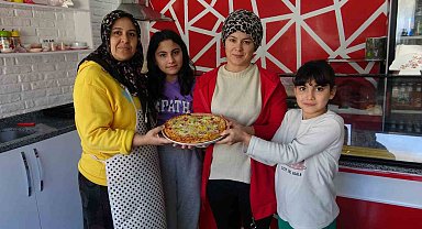 Üç çocuk annesi otomobilini satarak kurduğu işle evini geçindiriyor